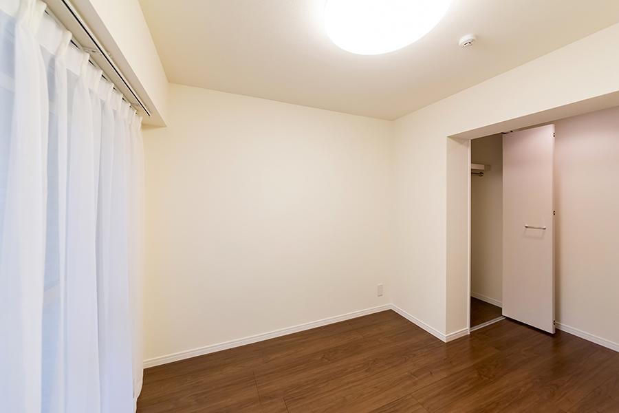 Non-living room. Western-style facing the terrace 2 About 5.1 Pledge