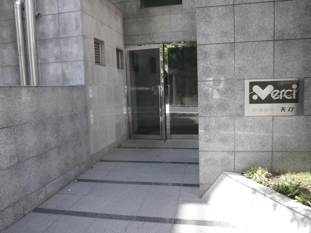 Entrance. Common areas