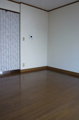 Living and room. Western-style (8 quires) Air-conditioned