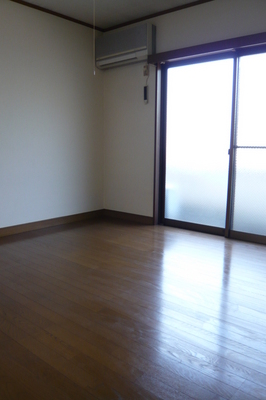 Living and room. Western-style (8 quires) Air-conditioned