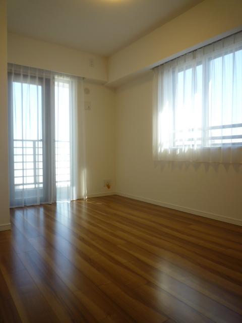 Non-living room. Indoor (11 May 2013) Shooting