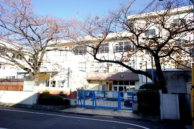 Primary school. Ota Ward Kojiya to elementary school 530m