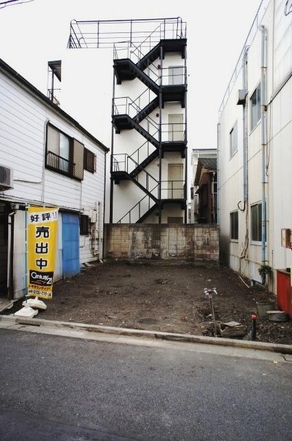 Local appearance photo. Local (12 May 2013) Shooting