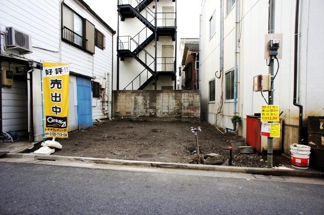 Local appearance photo. Local (12 May 2013) Shooting