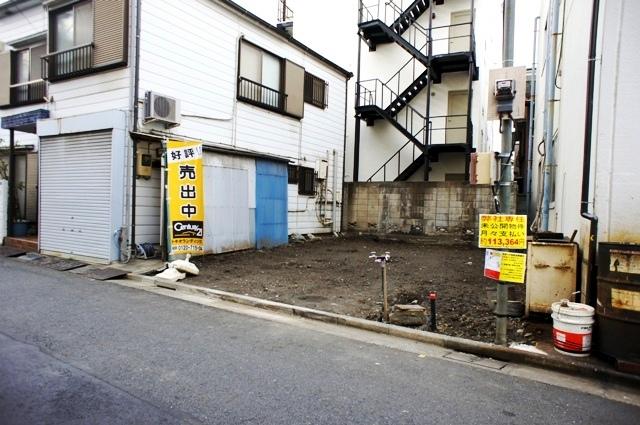 Local appearance photo. Local (12 May 2013) Shooting