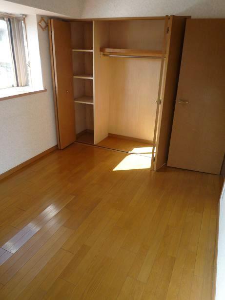 Non-living room. Western 6.2 Pledge with storage