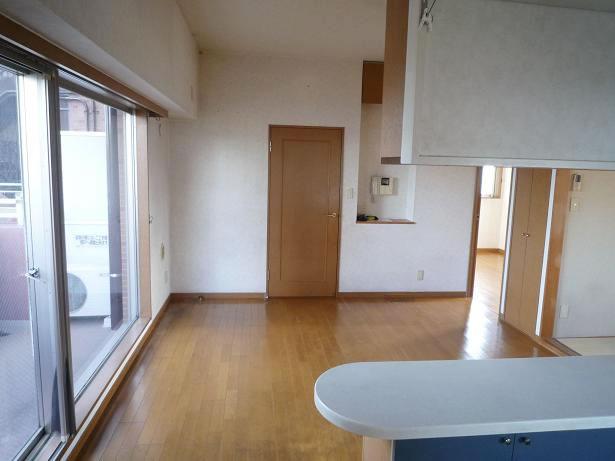 Living. Balcony - bright living 13 pledge facing the