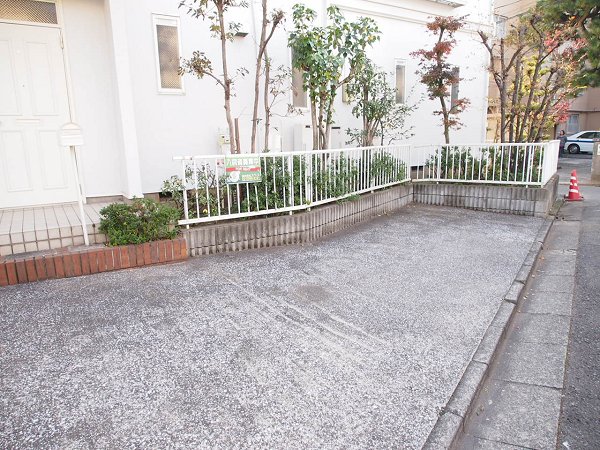 Other room space. Large vehicles also put car space in the flat type