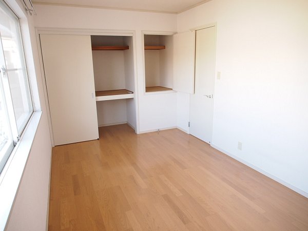 Other room space. Storage rich bedroom