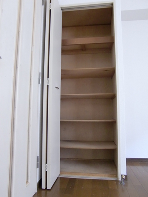 Receipt. Storage of living