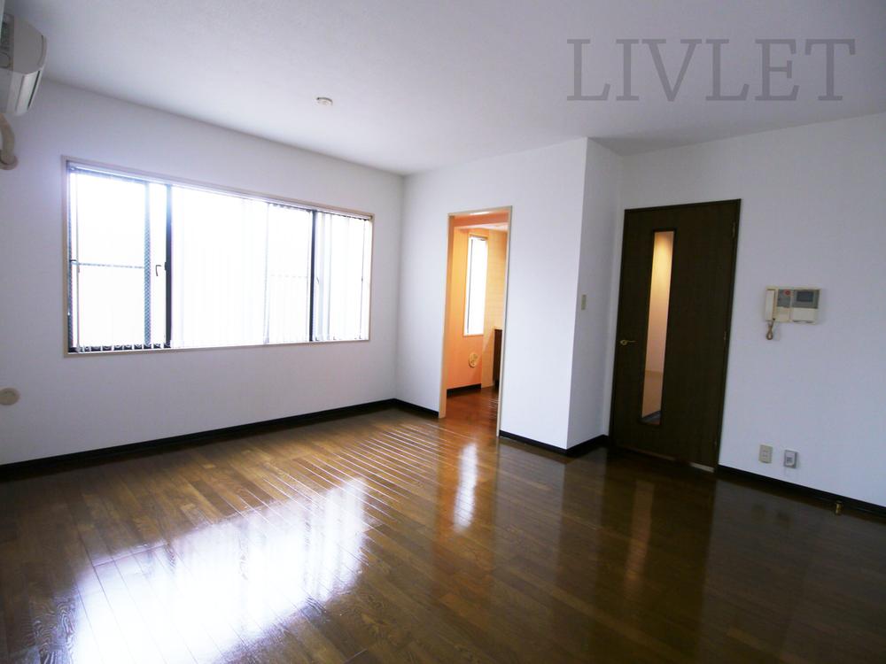 Living. Local (April 2013) Shooting