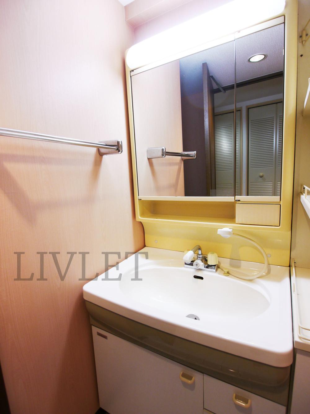 Wash basin, toilet. Local (April 2013) Shooting