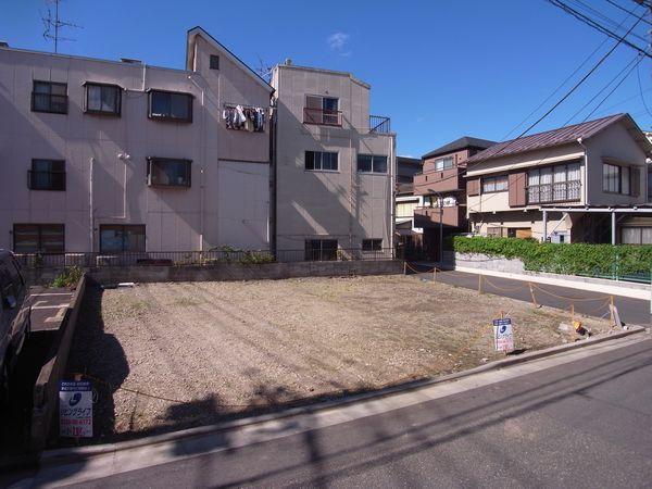 Local photos, including front road. Local (2013 October shooting)