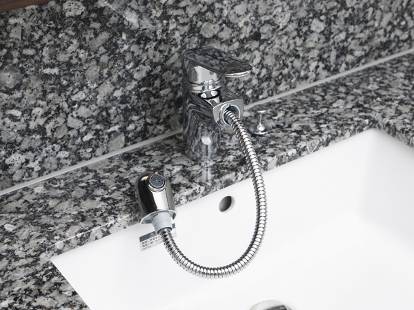 Bathing-wash room.  [Pull-out faucet] Adopt a mixing faucet hot and cold water can be used. Withdraw the spout, Such as cleaning of the bowl is also easy.