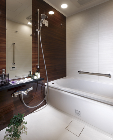 Bathing-wash room.  [bathroom] Low-floor type of bathtub with reduced straddle height to about 45cm. We care so that it can be your bathing without difficulty until the elderly from children.