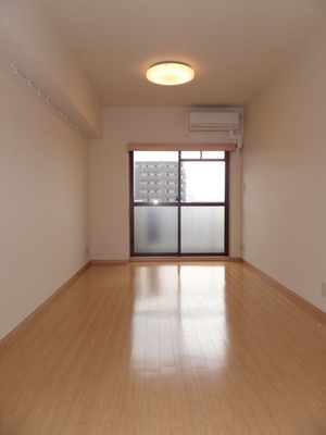 Living and room. Living-dining ☆ Facing south ・ Sunny!