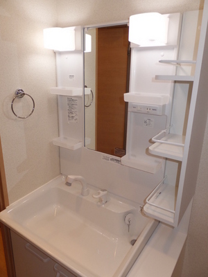 Washroom. Washroom and dressing room ☆ Shampoo is Dresser!