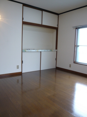 Living and room. Western-style 8 pledge