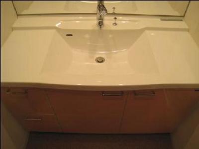 Washroom. Independent wash basin