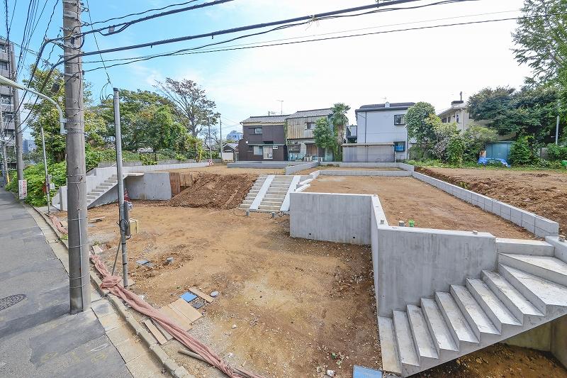 Local photos, including front road. Local (10 May 2013) Shooting