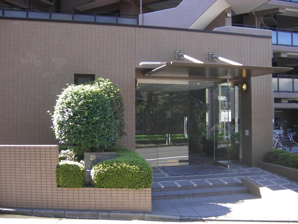 Entrance. Common areas