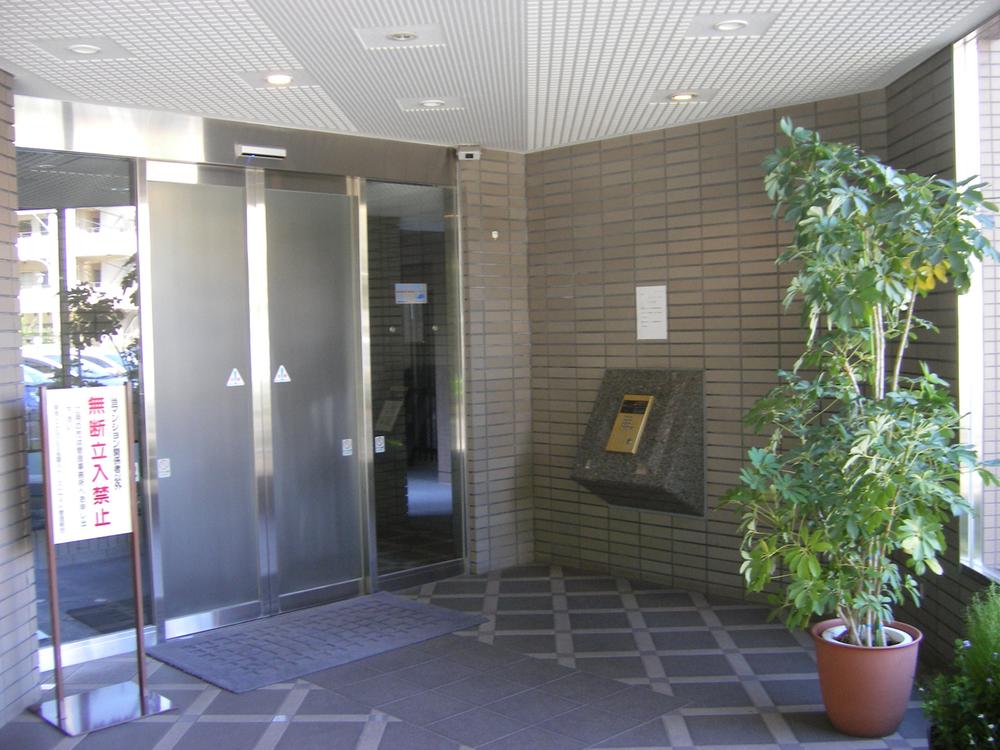 Entrance. Common areas