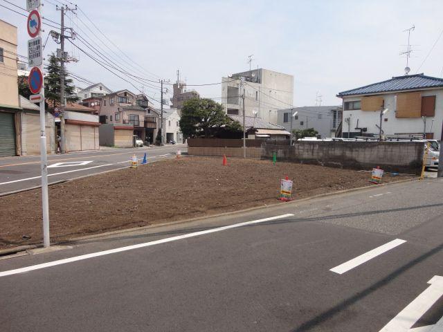 Local photos, including front road. July 2013 shooting