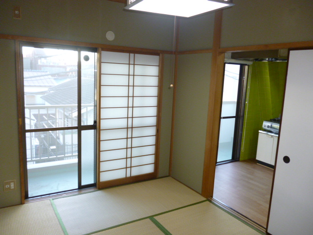 Living and room. Separate reference photograph