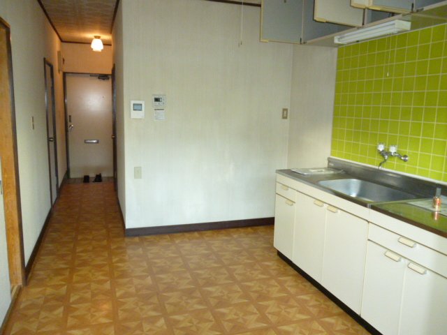 Kitchen. Separate reference photograph