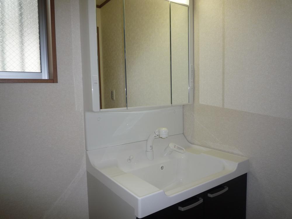 Wash basin, toilet. Example of construction