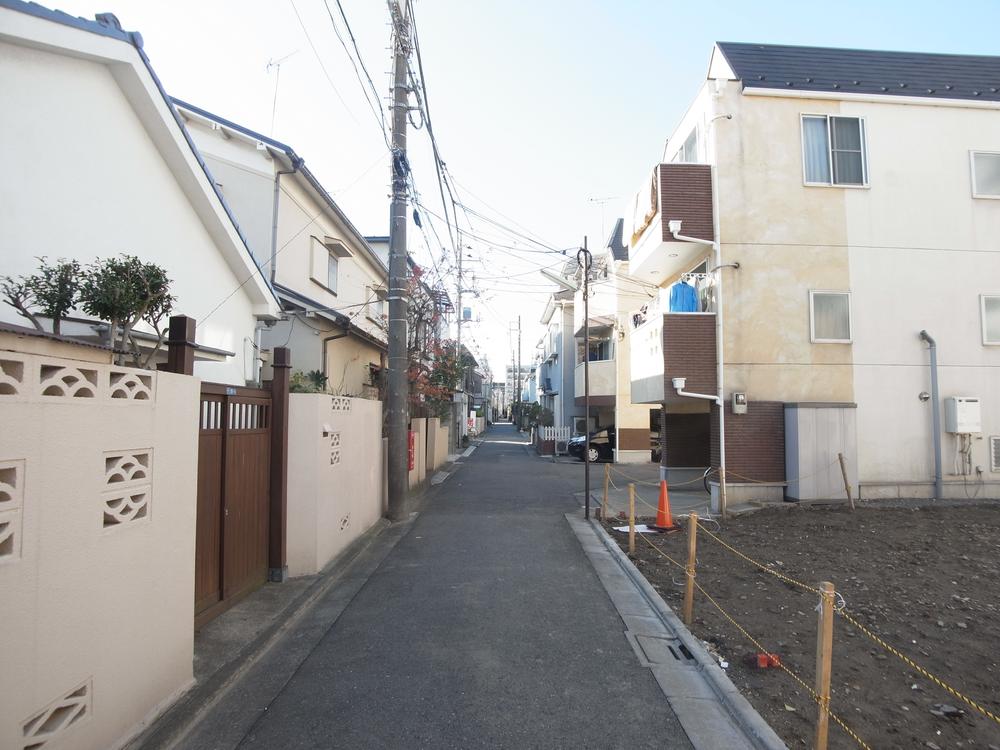 Local photos, including front road. Local (12 May 2013) Shooting