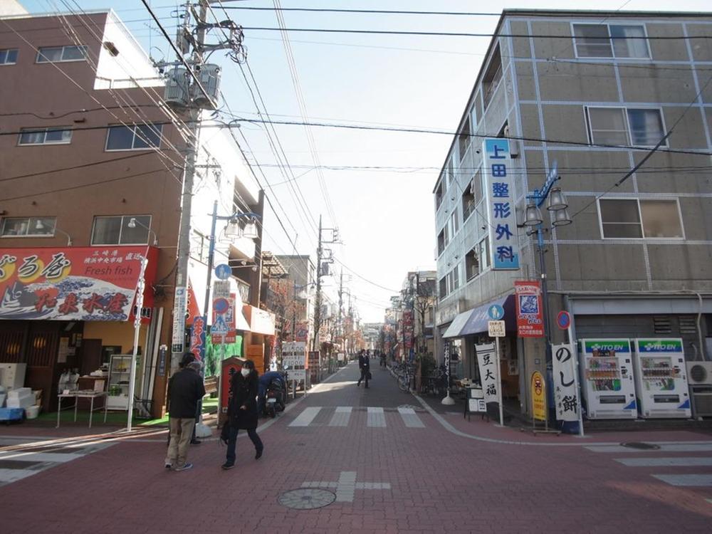 Shopping centre. 80m to Wataru Yaguchi mall