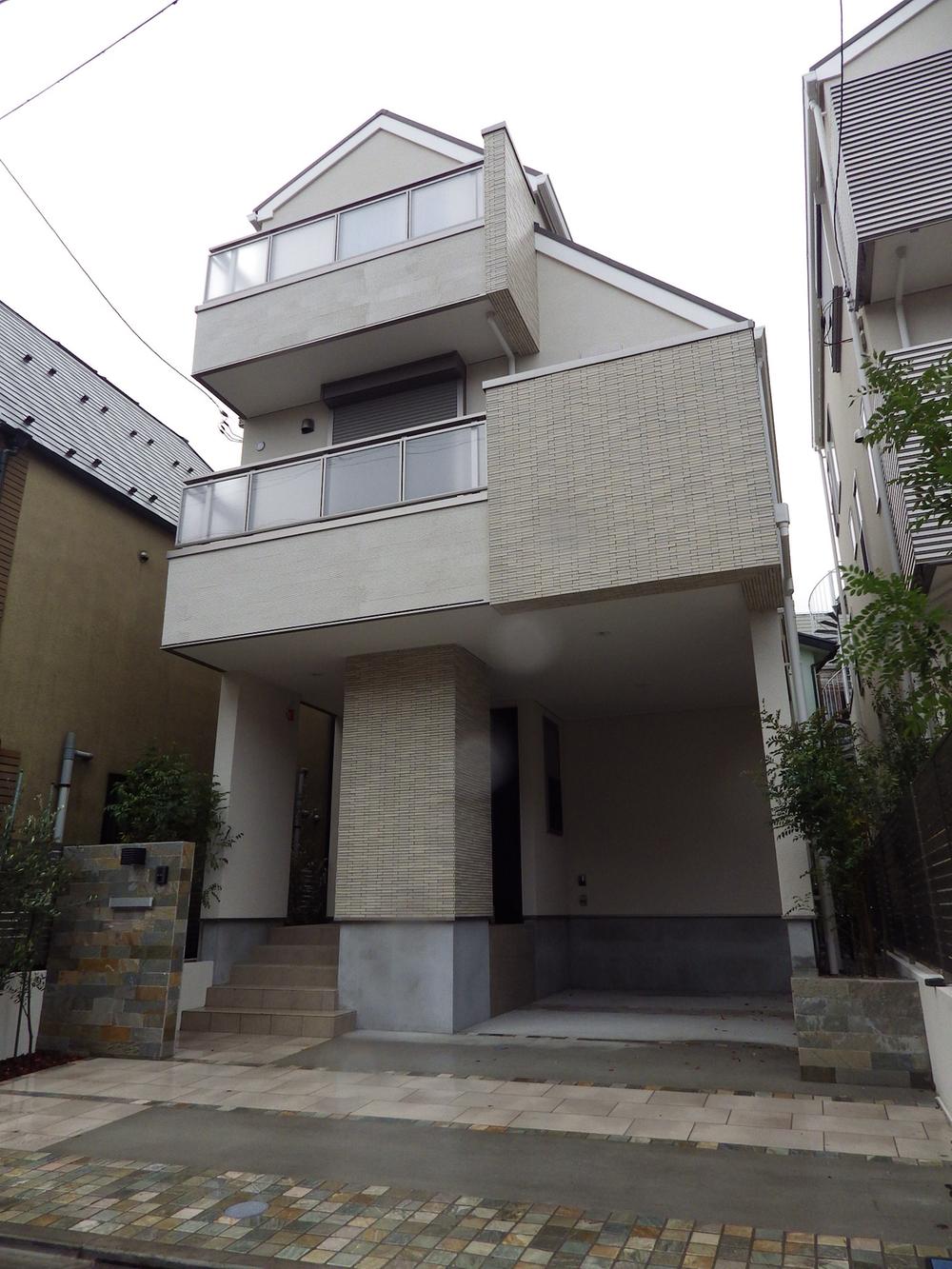 Local appearance photo. Local (12 May 2013) shooting B Building