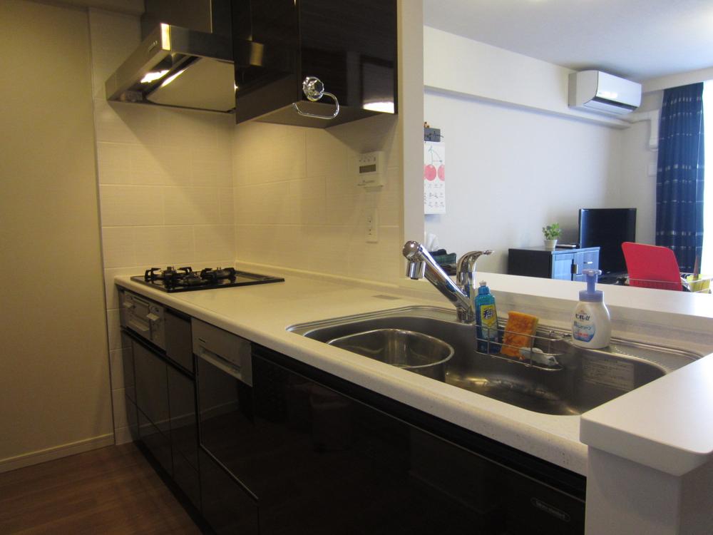 Kitchen. Kitchen (2013 November shooting) ※ furniture ・ Equipment is not in the object up for sale