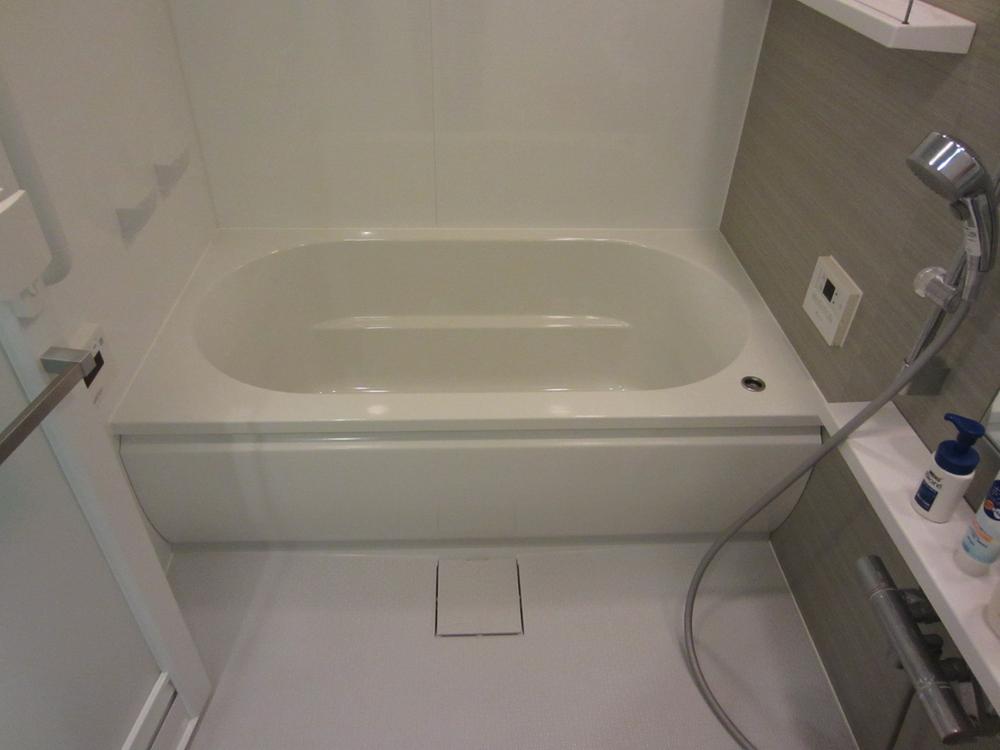 Bathroom. Bathroom (2013 November shooting) ※ furniture ・ Equipment is not in the object up for sale