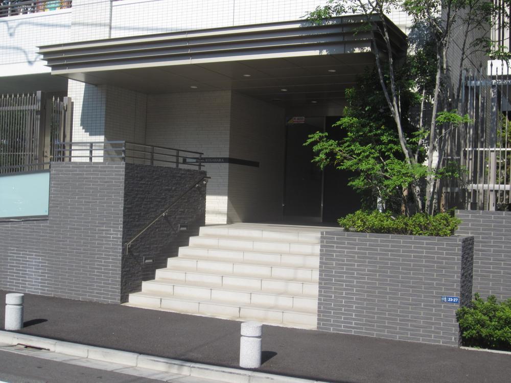 Entrance. Entrance (2013 November shooting)