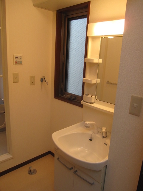 Washroom. Independent wash basin