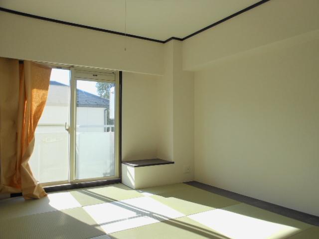 Entrance. Japanese-style room 6 quires