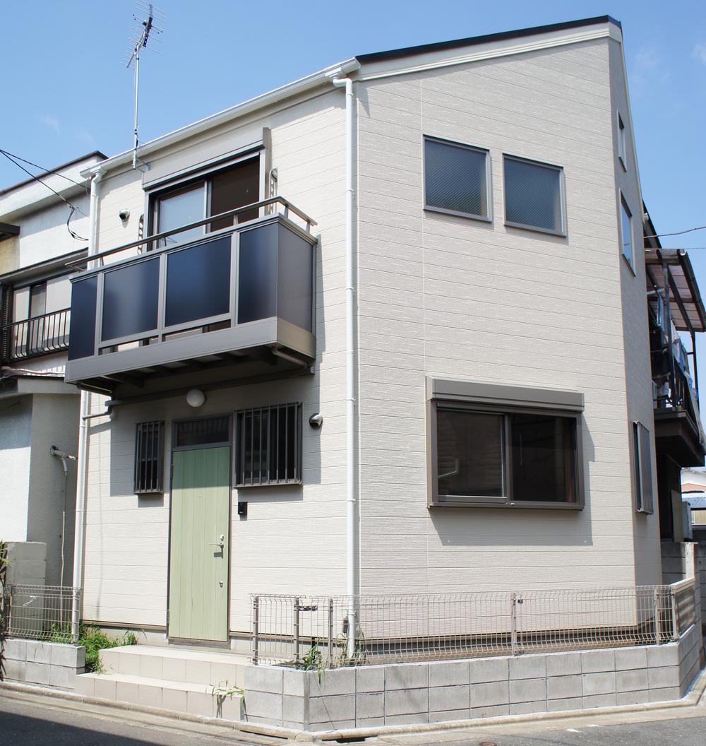 Local appearance photo. Keihin Electric Express Railway 3-minute walk from "Zōshiki Station". Located on the east corner lot, Good is per yang. Local (August 2013) Shooting