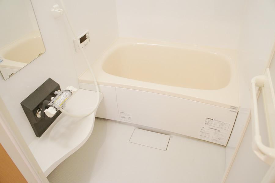 Bathroom. Is Otobasu. Operation panel, It has also been installed in the kitchen next to. Room (August 2013) Shooting