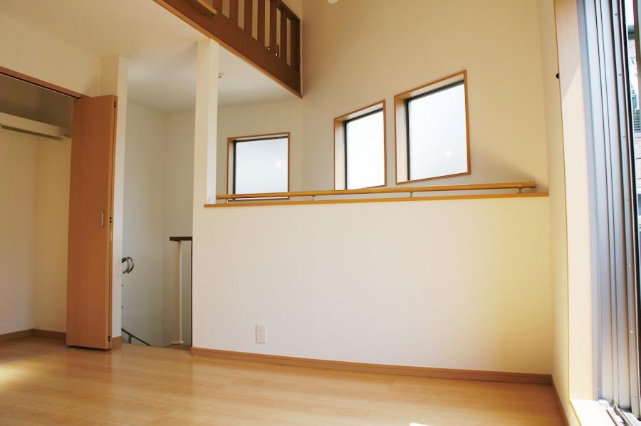 Non-living room. Skylight, Blow-by, loft. Bright and airy living room 2F. Local (August 2013) Shooting