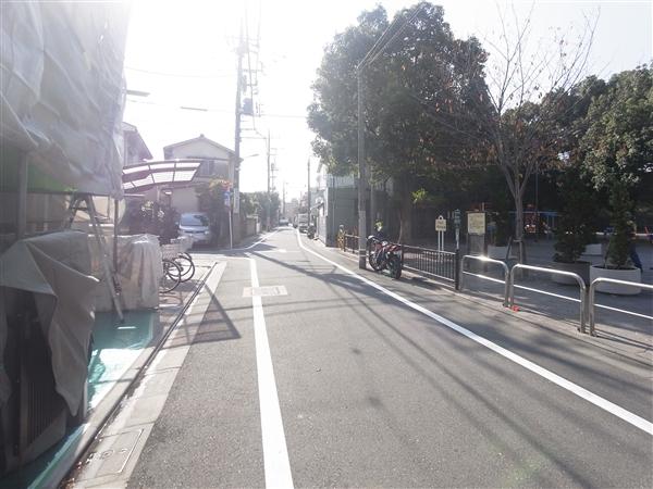 Local photos, including front road. Front road 2013 / 11 shooting