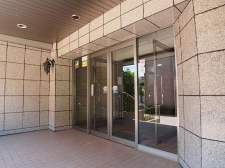 Entrance. Common areas