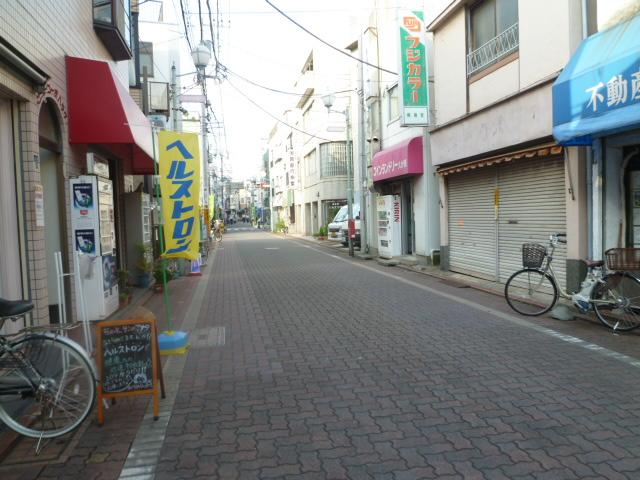 Local photos, including front road. Local (10 May 2013) Shooting