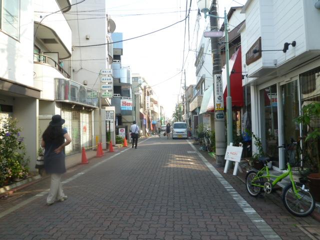 Local photos, including front road. Local (10 May 2013) Shooting