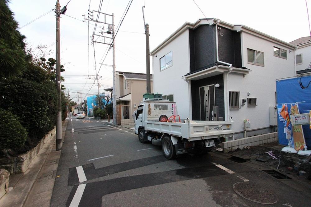 Local photos, including front road. Local (11 May 2013) Shooting