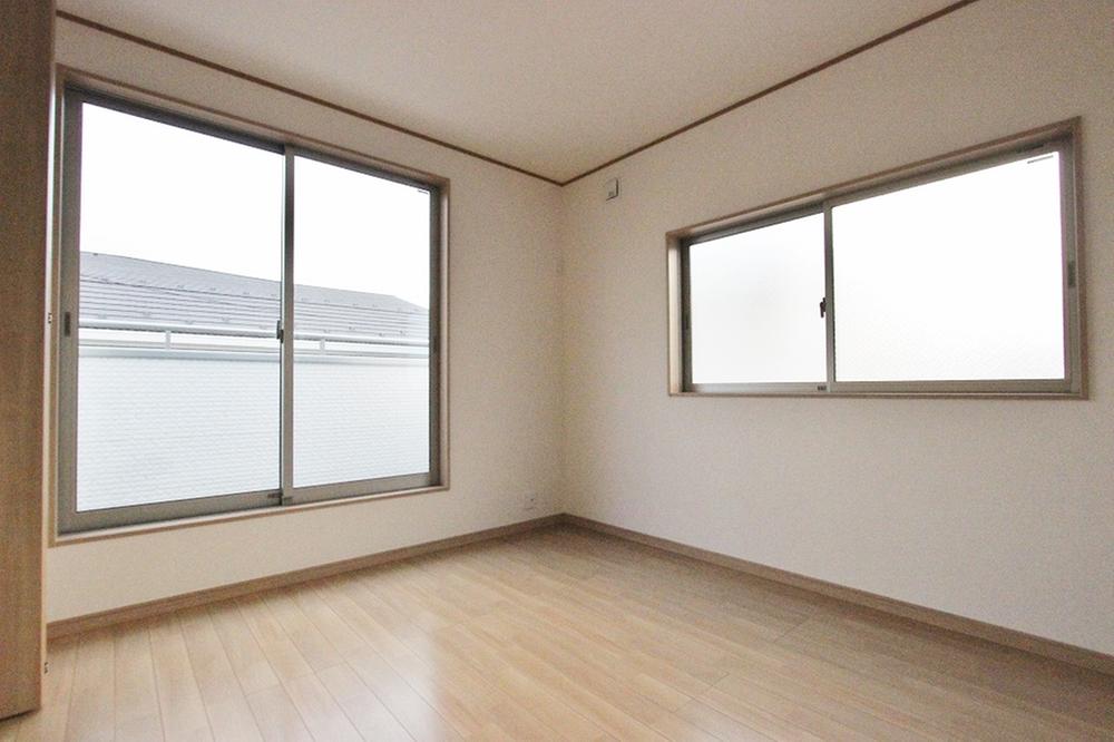 Non-living room. 1 Building