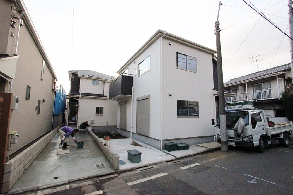 Local appearance photo. Local (11 May 2013) Shooting