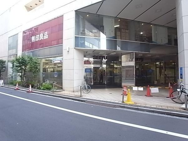 Supermarket. It is about a 3-minute walk away, "Seiyu"!