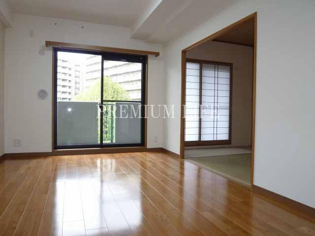 Living.  [living] Flooring clad Kawazumi!